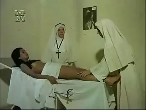 O jovem negro chupa  ...