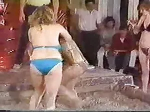 Sai do dildo com lés ...
