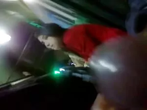 Rapariga ela cama in ...