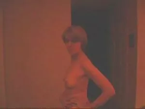 O rabo jovem caga no ...