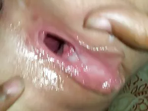 Beijos entre lesbica ...